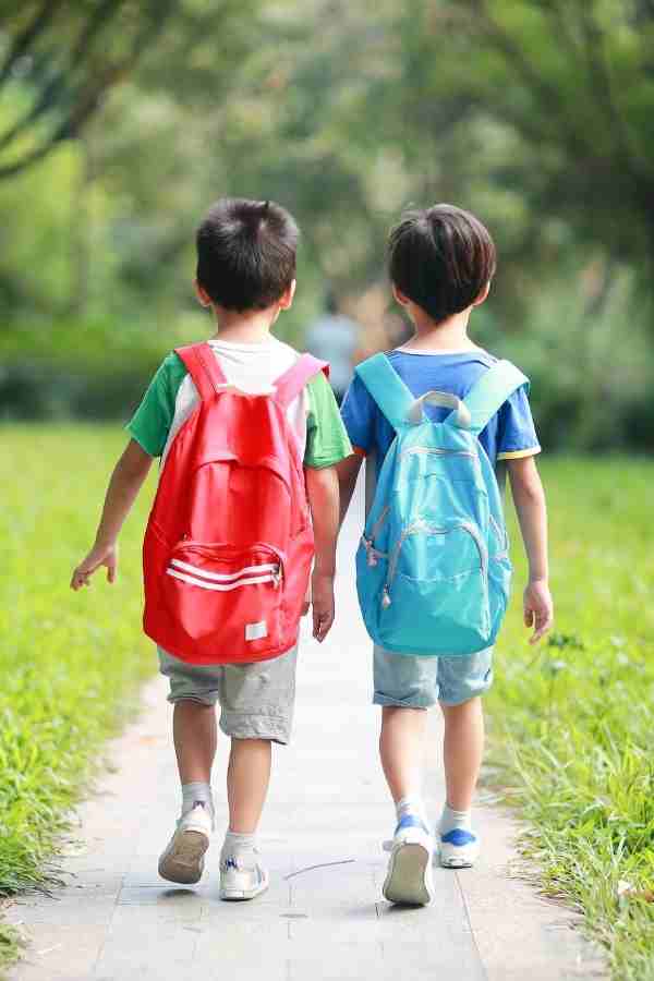 kids walking to school